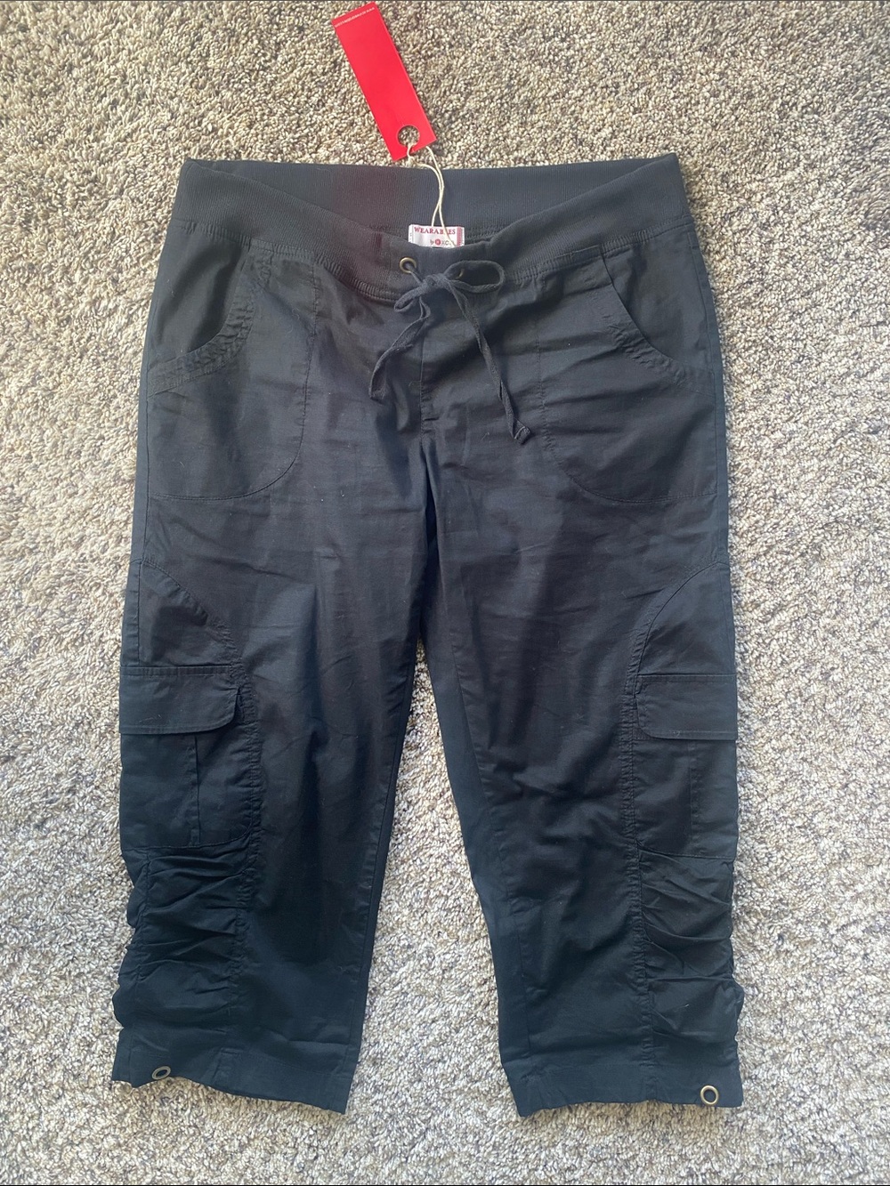 WEARABLES Black Drawstring Cargo Capris Size Large 🖤❤️